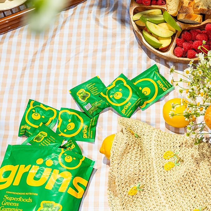 Gruns Adults Super Greens Gummies, Superfood Gummy Bears with Spirulina, Chlorella, Prebiotics & Fiber for Digestive Health, Adaptogens Supplement with 20 Vitamins & Minerals, Low Sugar, 28 Packets